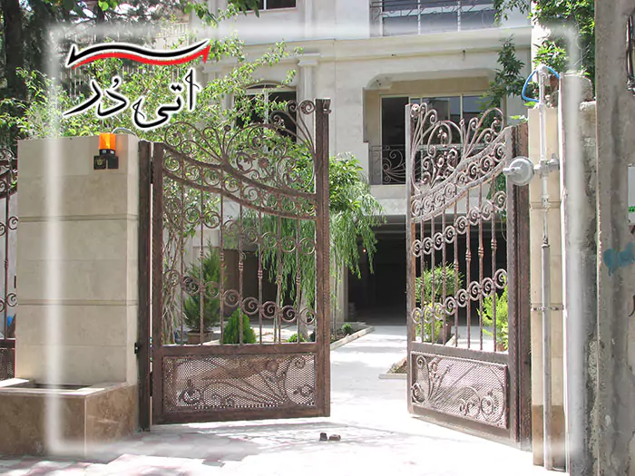 انواع درب لولایی پارکینگی مسکونی و صنعتی 3 درب لولایی پارکینگی دو لنگه