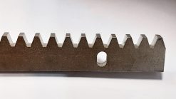 دنده شانه ای درب ریلی 30*8 میلیمتر 807 9 دنده شانه ای | یراق درب ریلی آتی در