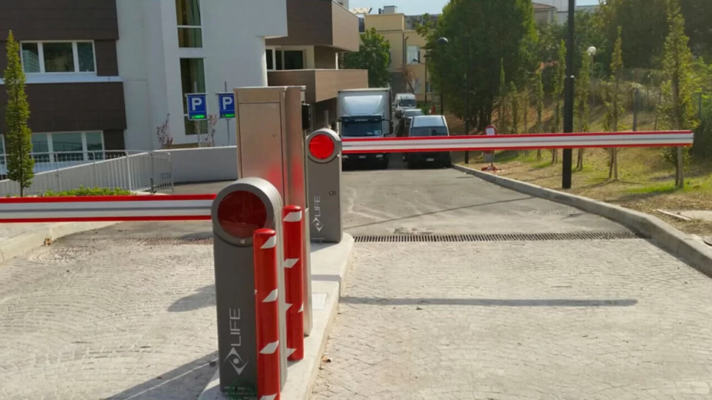راهبند درب ورودی کارخانه